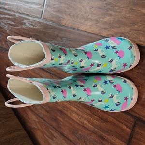 Girls rain boots 🦄🌧